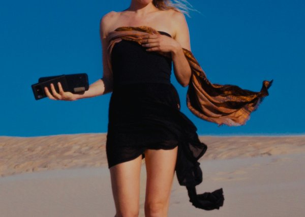 Comment trouver des robes de soirée en velours qui ne paraissent pas trop hivernales?